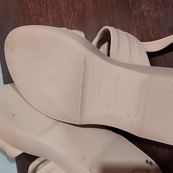Women's Melissa Sandals size 9 - almost brand new - Picture 2 of 2